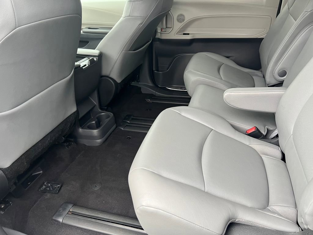Used 2024 Toyota Sienna XLE image 11