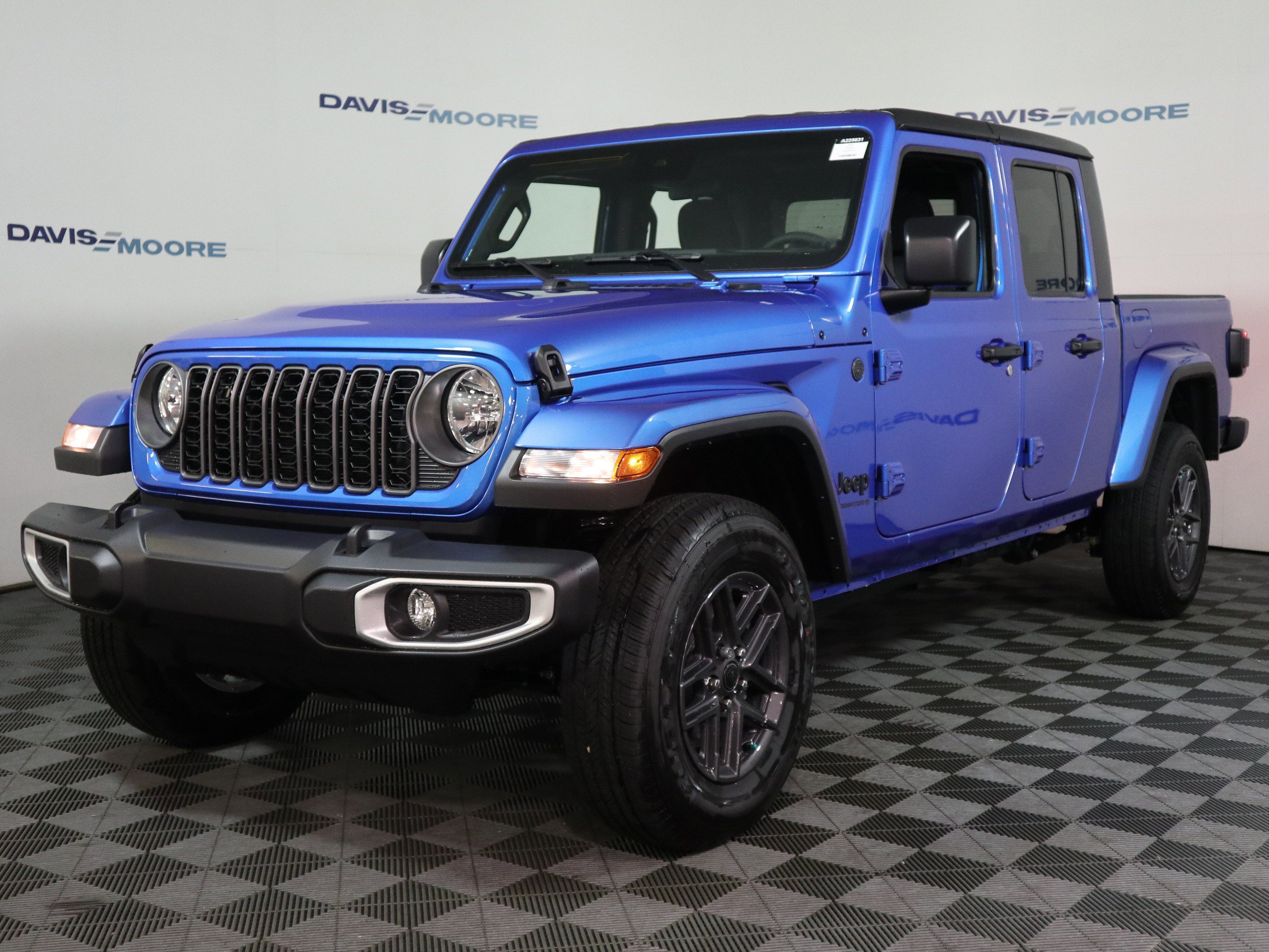 New 2025 Jeep Gladiator Sport AWD/4WD image 12