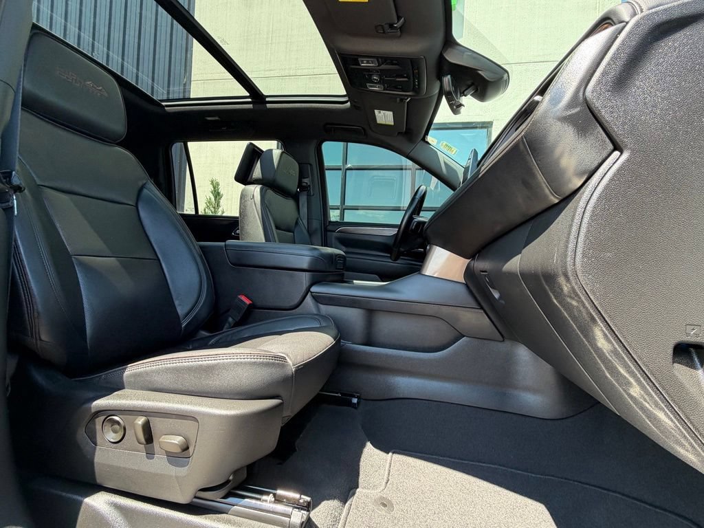 Used 2024 Chevrolet Suburban High Country w/ Premium Package AWD/4WD image 20