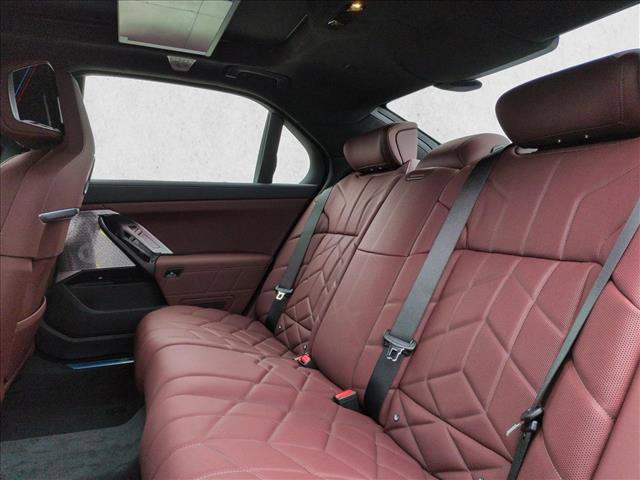New 2026 BMW 750e xDrive image 16