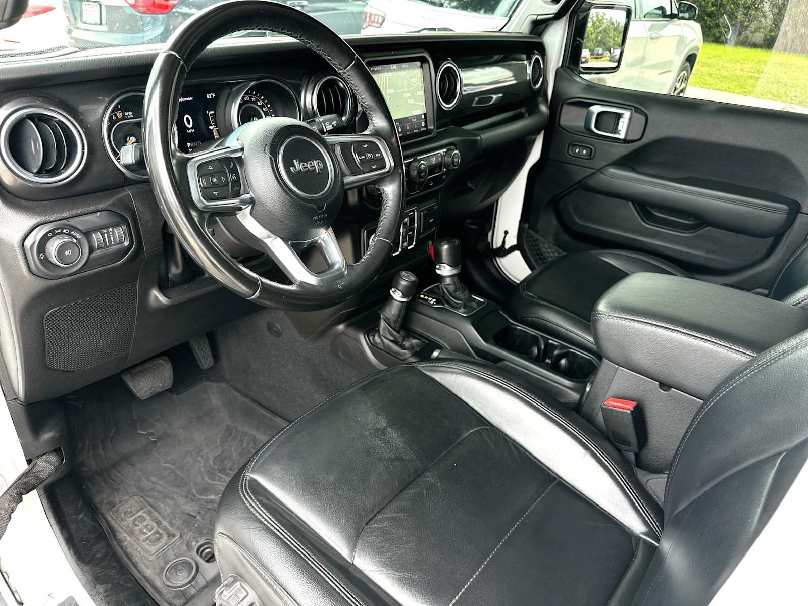 Used 2022 Jeep Wrangler Unlimited Sahara AWD/4WD image 18