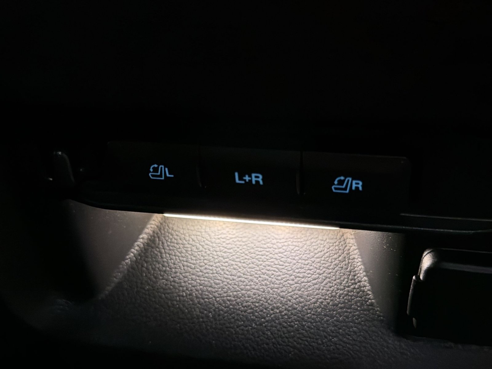 Used 2022 Ford Explorer ST w/ Equipment Group 401A AWD/4WD image 33