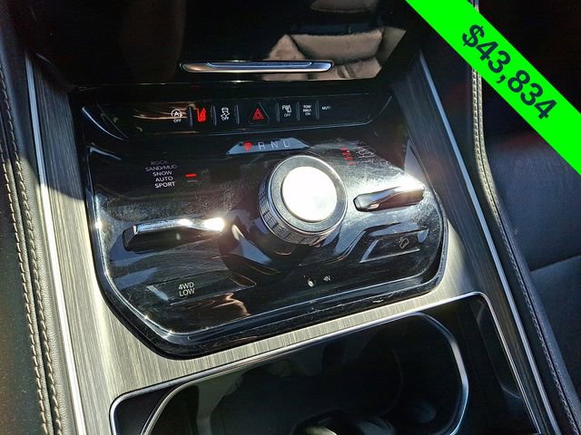 Used 2024 Jeep Wagoneer L Series III w/ Flexible Seating Group image 16