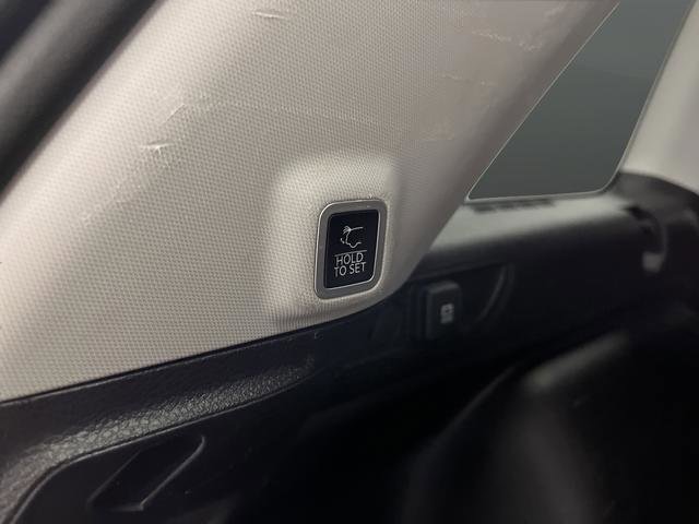 Used 2023 Jeep Grand Cherokee Limited w/ Luxury Tech Group II image 15