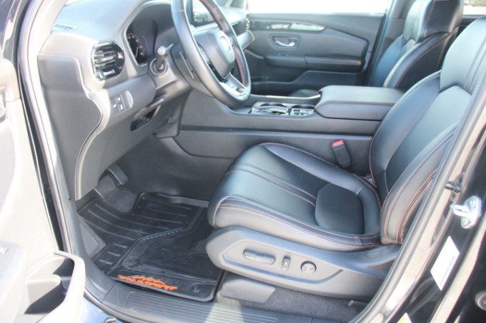 Used 2024 Honda Pilot TrailSport image 12
