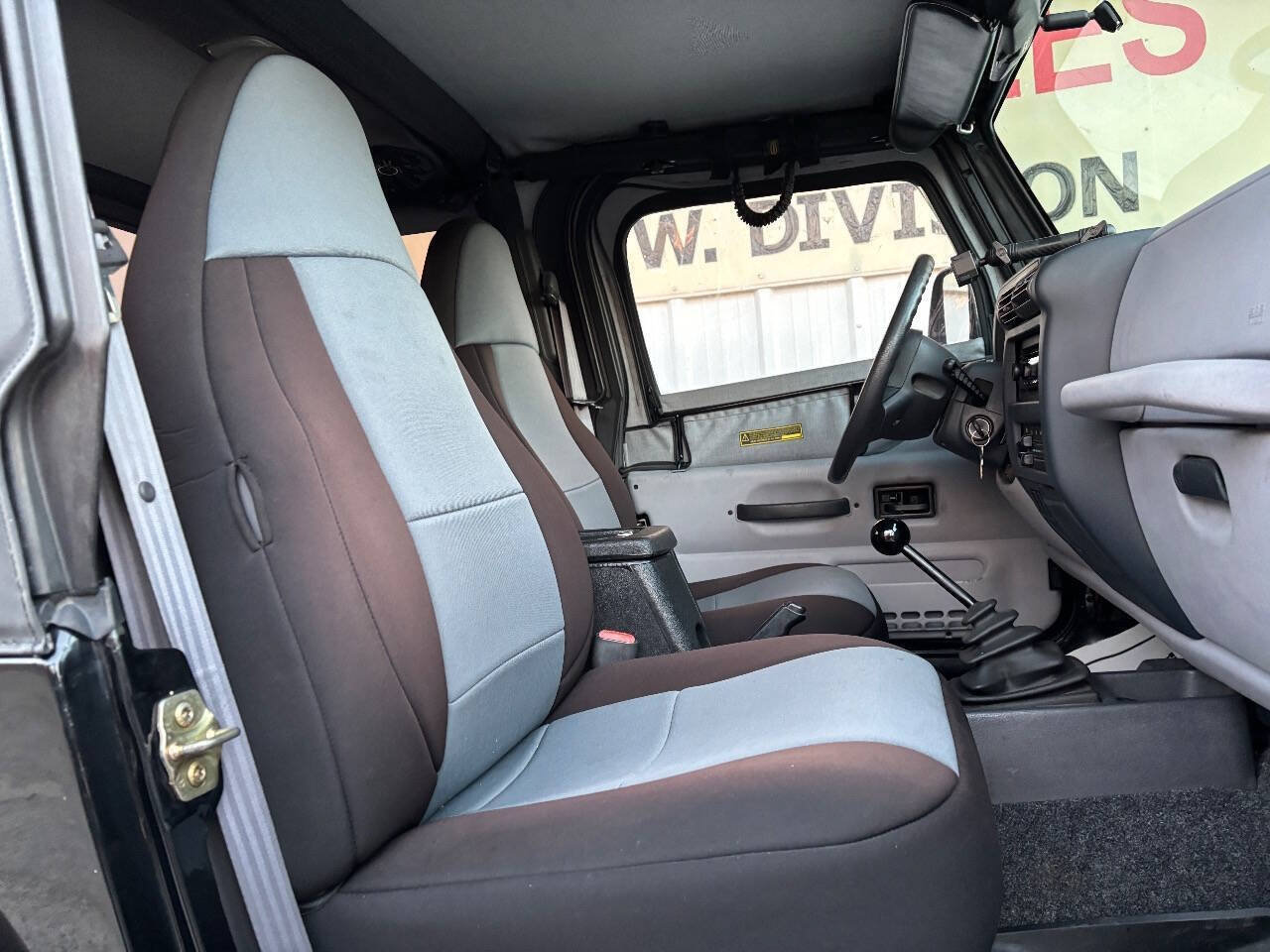 Used 1998 Jeep Wrangler SE AWD/4WD image 43