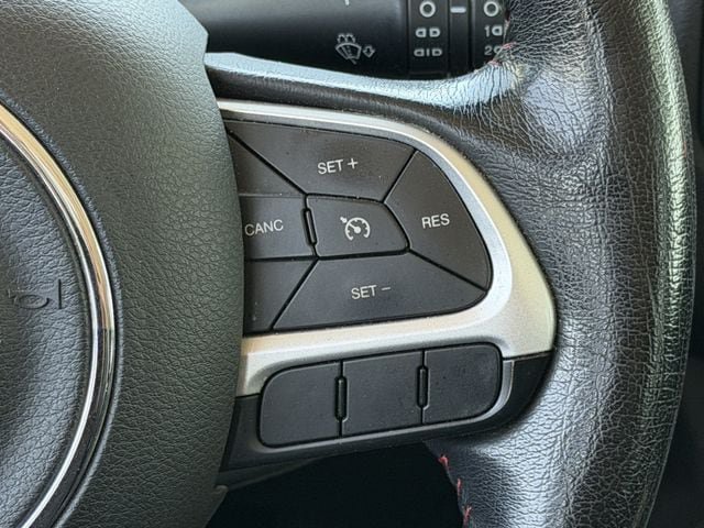 Used 2016 Jeep Renegade Trailhawk AWD/4WD image 15