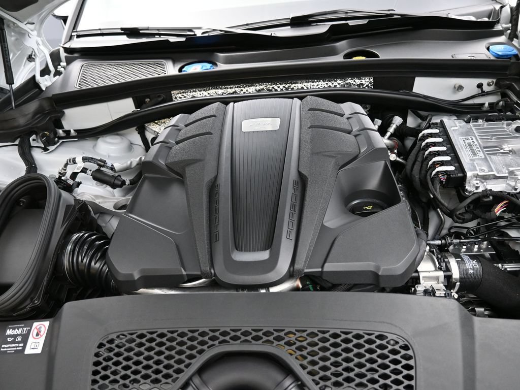 Certified 2025 Porsche Macan GTS AWD/4WD image 20