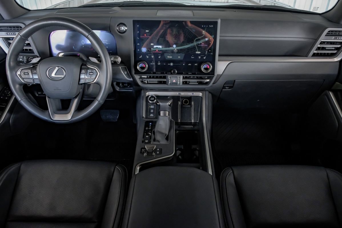 Used 2025 Lexus GX 550 image 13