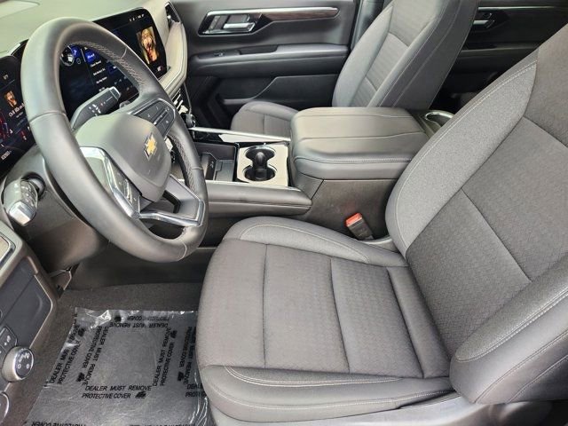 Used 2025 Chevrolet Suburban LS video 3