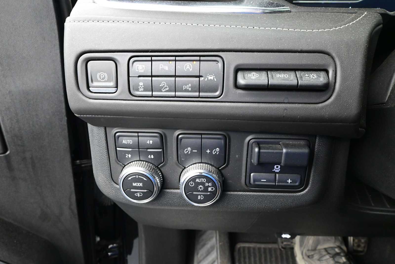 Used 2024 GMC Yukon Denali Ultimate AWD/4WD image 7