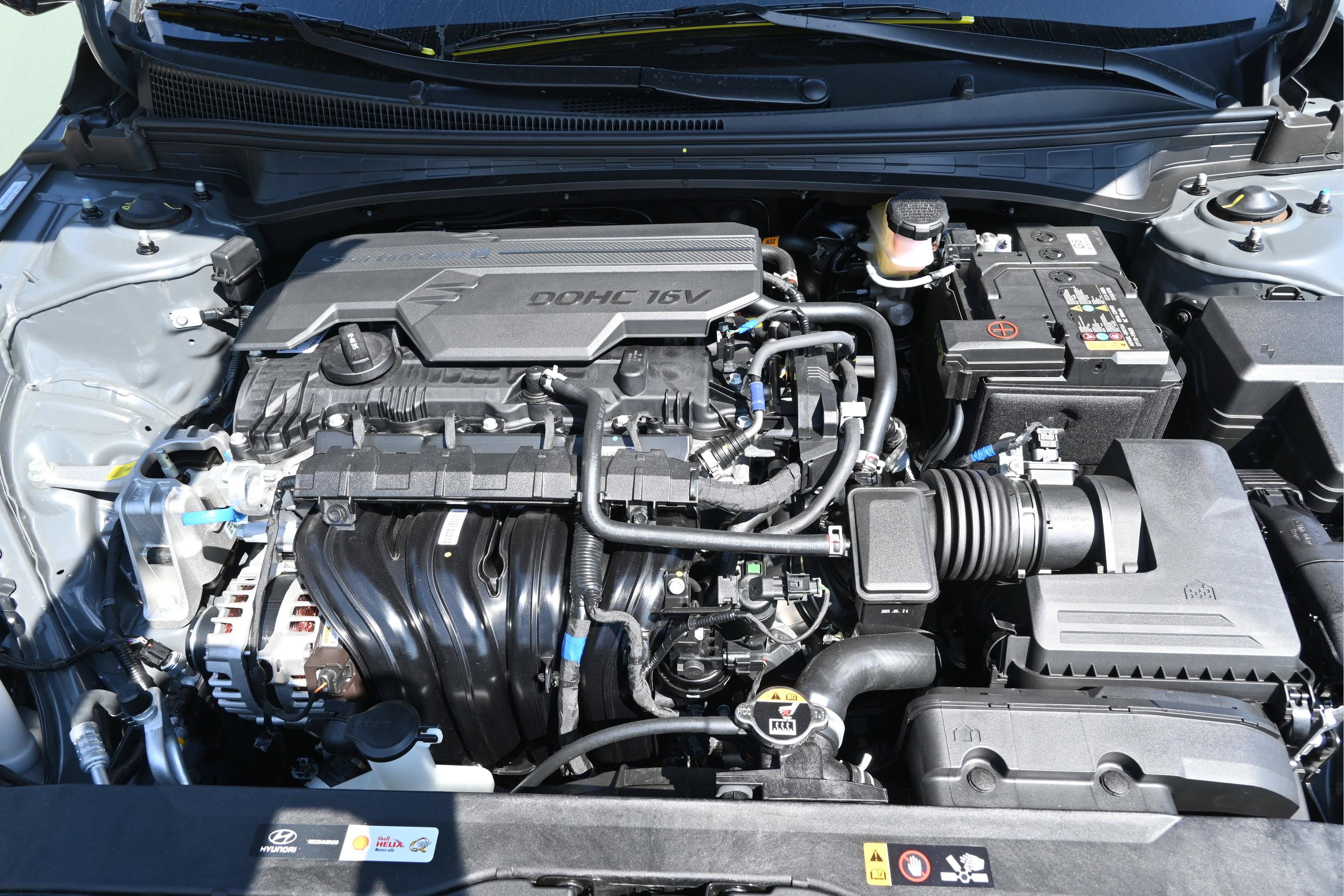 Certified 2025 Hyundai Elantra Limited FWD image 14