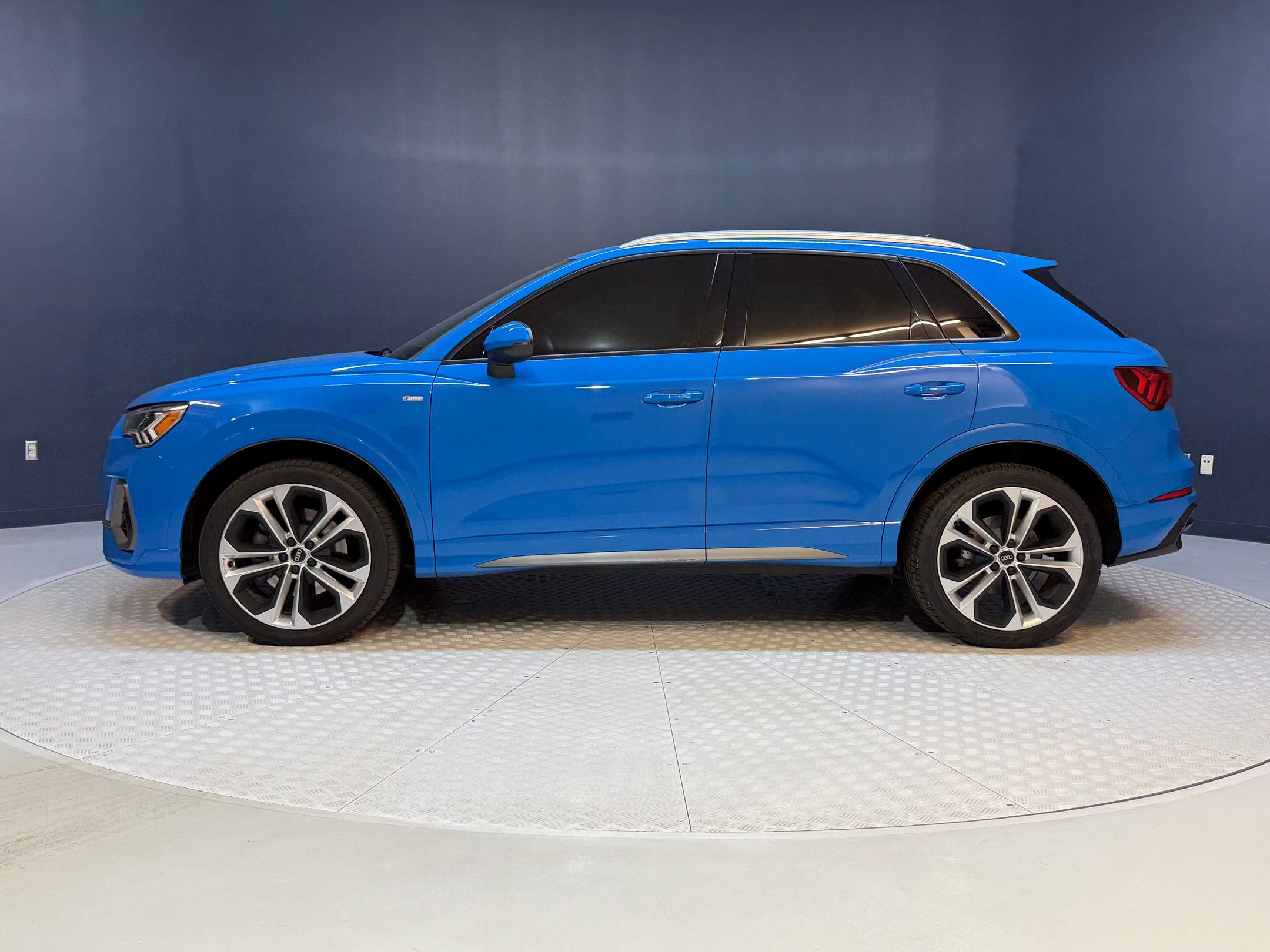 Used 2020 Audi Q3 2.0T Premium Plus w/ Premium Plus Package image 2