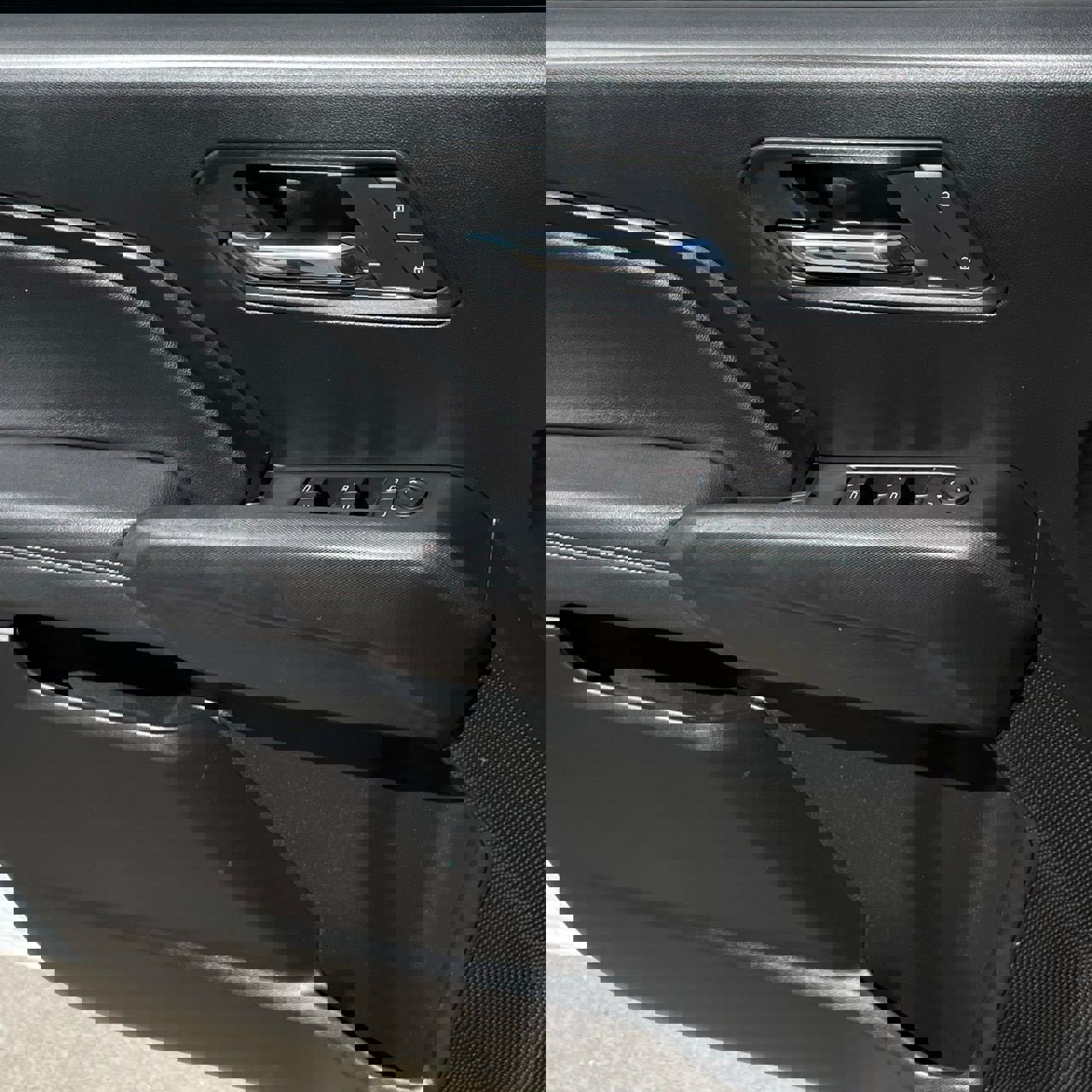 Used 2023 Chevrolet Colorado LT w/ LT Convenience Package III image 21