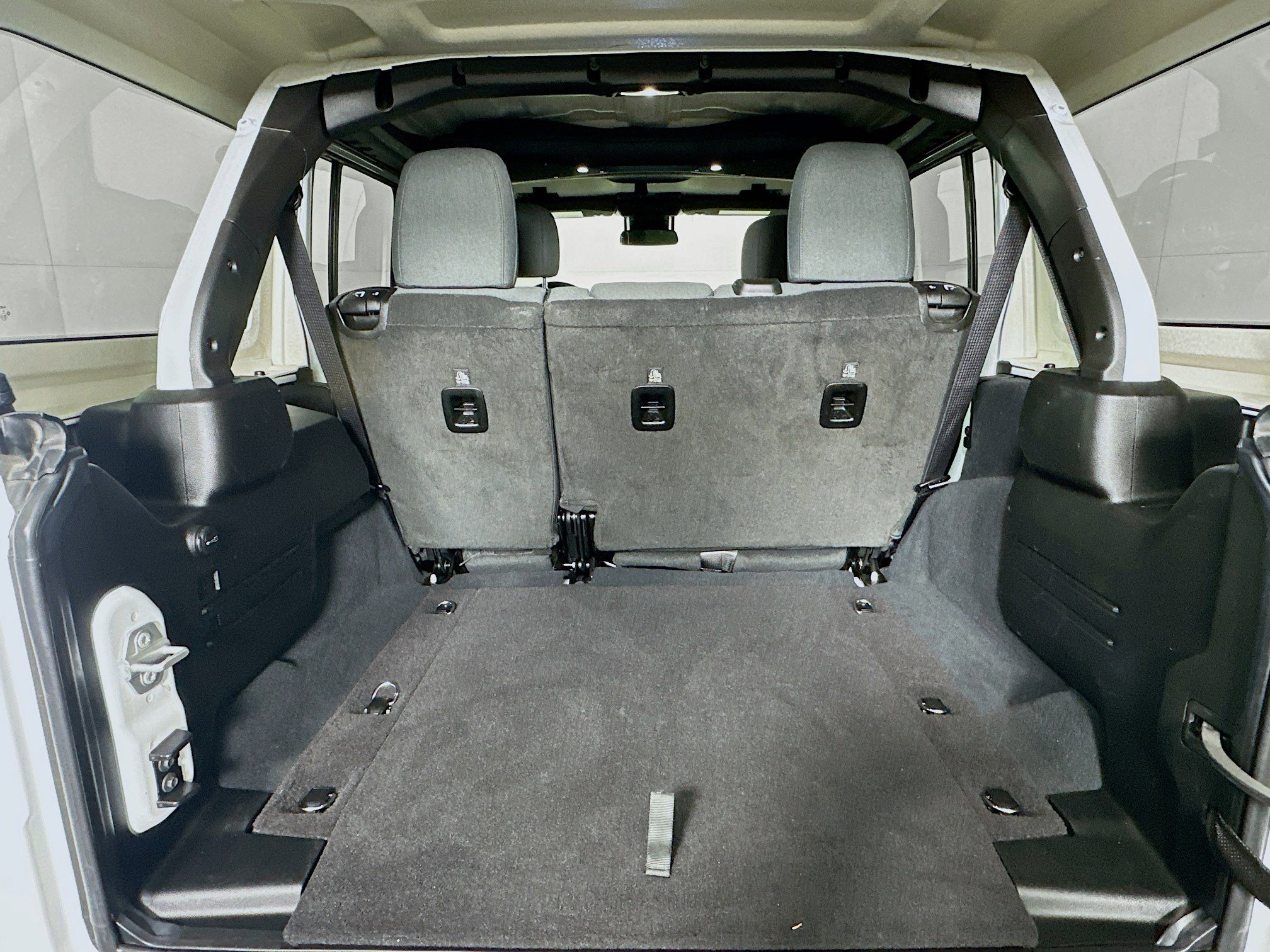 Used 2025 Jeep Wrangler Sport S image 27