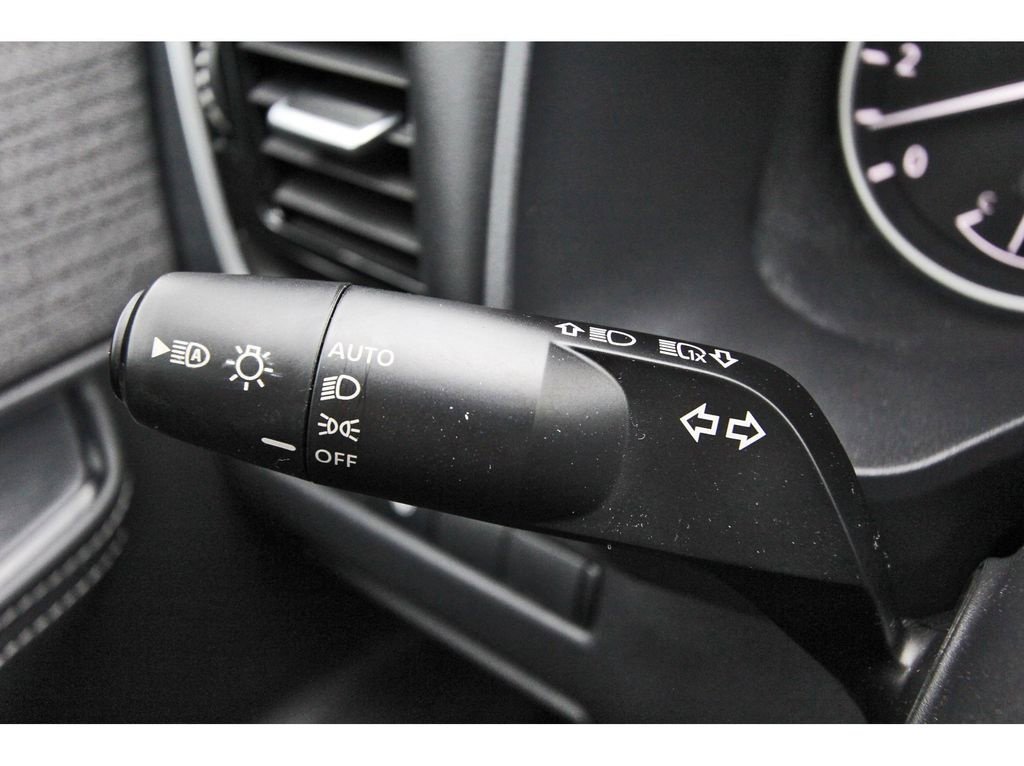 Used 2022 Nissan Rogue SV image 17