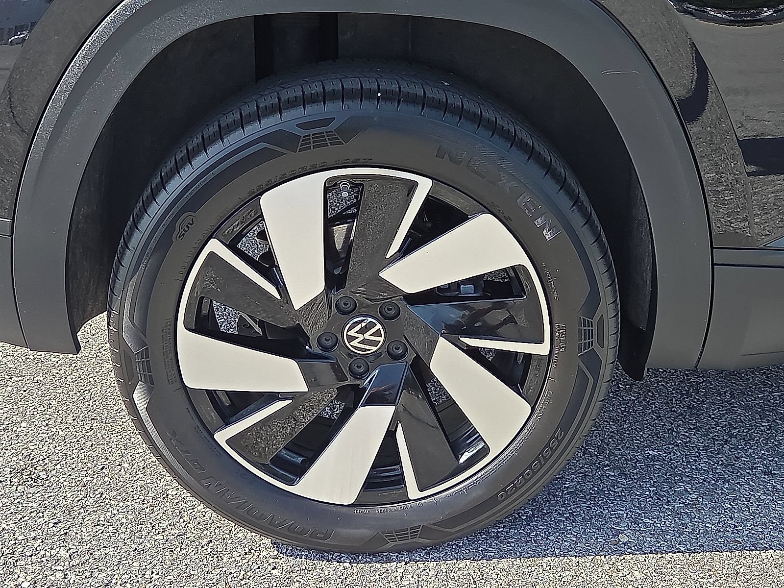 Used 2024 Volkswagen Atlas Cross Sport SE AWD/4WD image 7