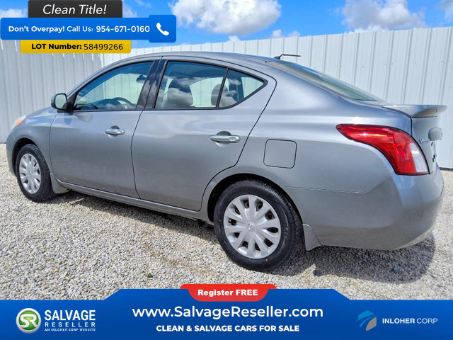 Used 2014 Nissan Versa SV FWD image 3