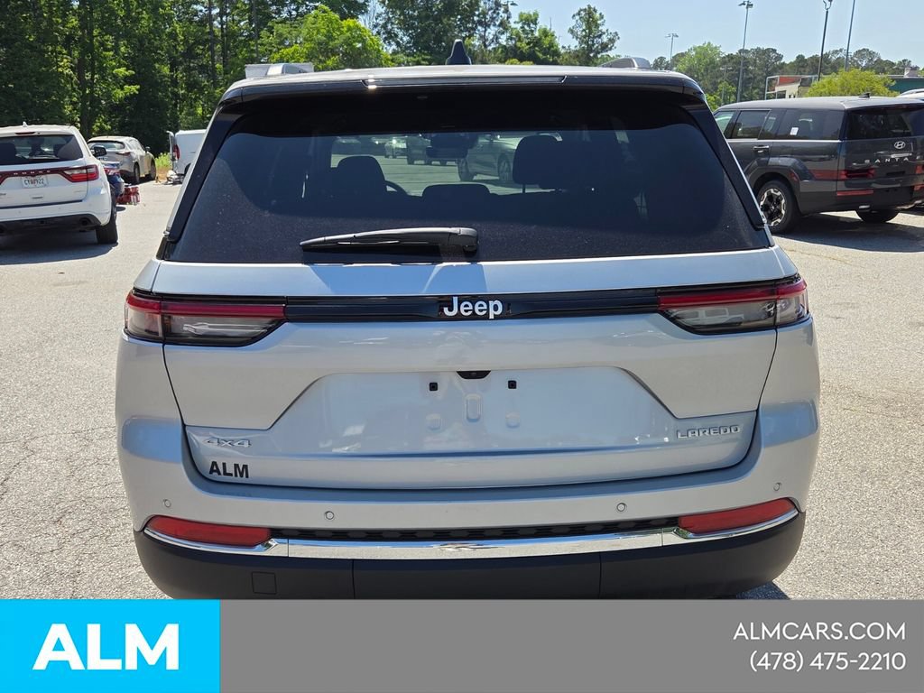 Used 2025 Jeep Grand Cherokee Laredo w/ Luxury Tech Group I AWD/4WD image 14