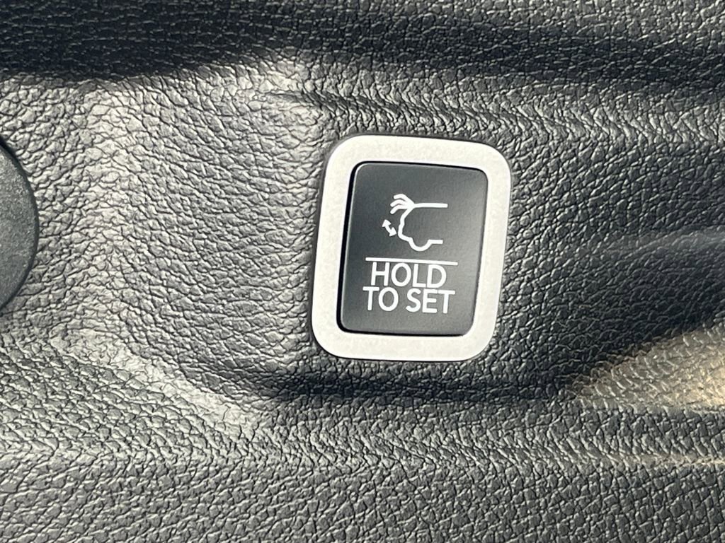 New 2025 Jeep Grand Cherokee L Overland w/ Luxury Tech Group IV image 25