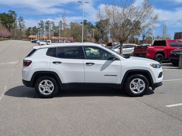 Used 2022 Jeep Compass Sport image 3