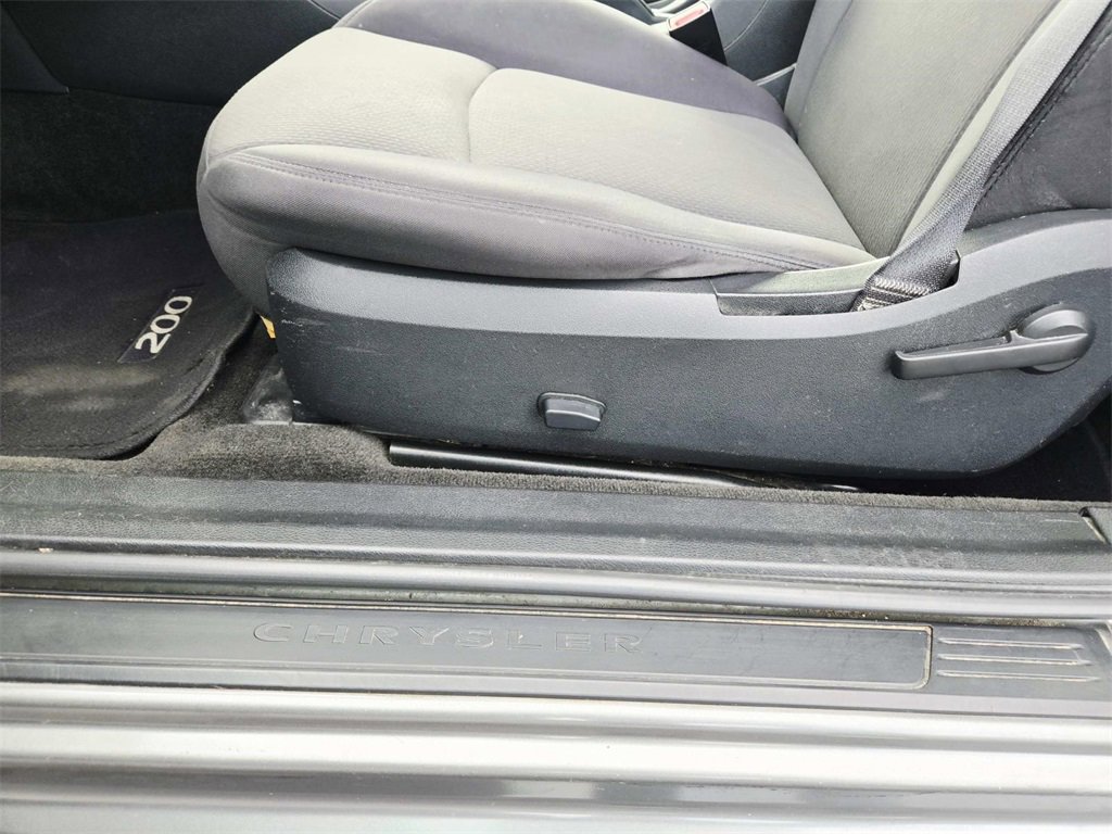 Used 2012 Chrysler 200 Touring image 31