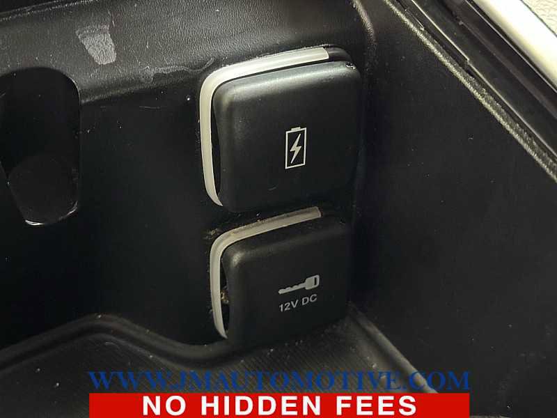 Used 2023 Chrysler Pacifica Limited image 38