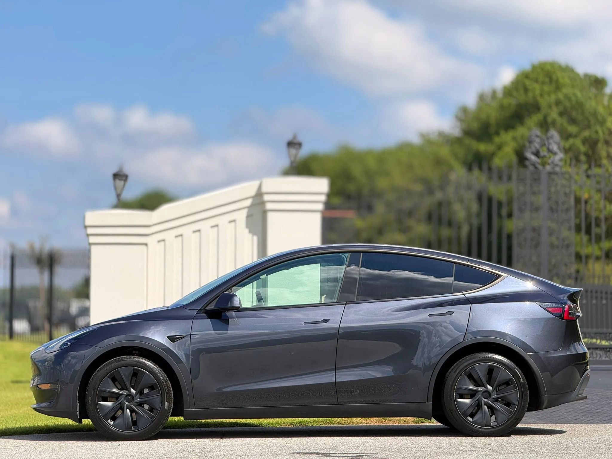 Used 2024 Tesla Model Y Long Range AWD/4WD image 7