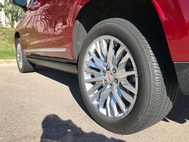 Certified 2025 GMC Yukon Denali w/ Sun & Power Step Package AWD/4WD image 39