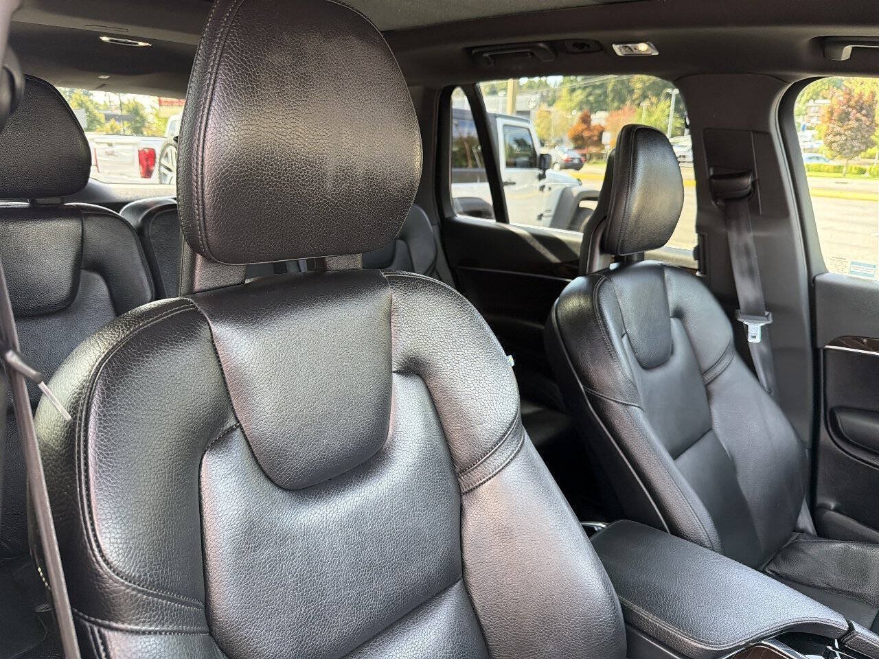 Used 2017 Volvo XC90 T6 Momentum w/ Vision Package AWD/4WD image 17