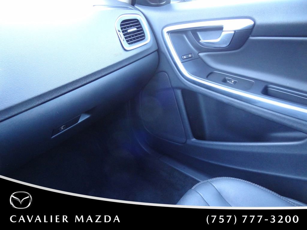 Used 2015 Volvo V60 T5 Premier image 31