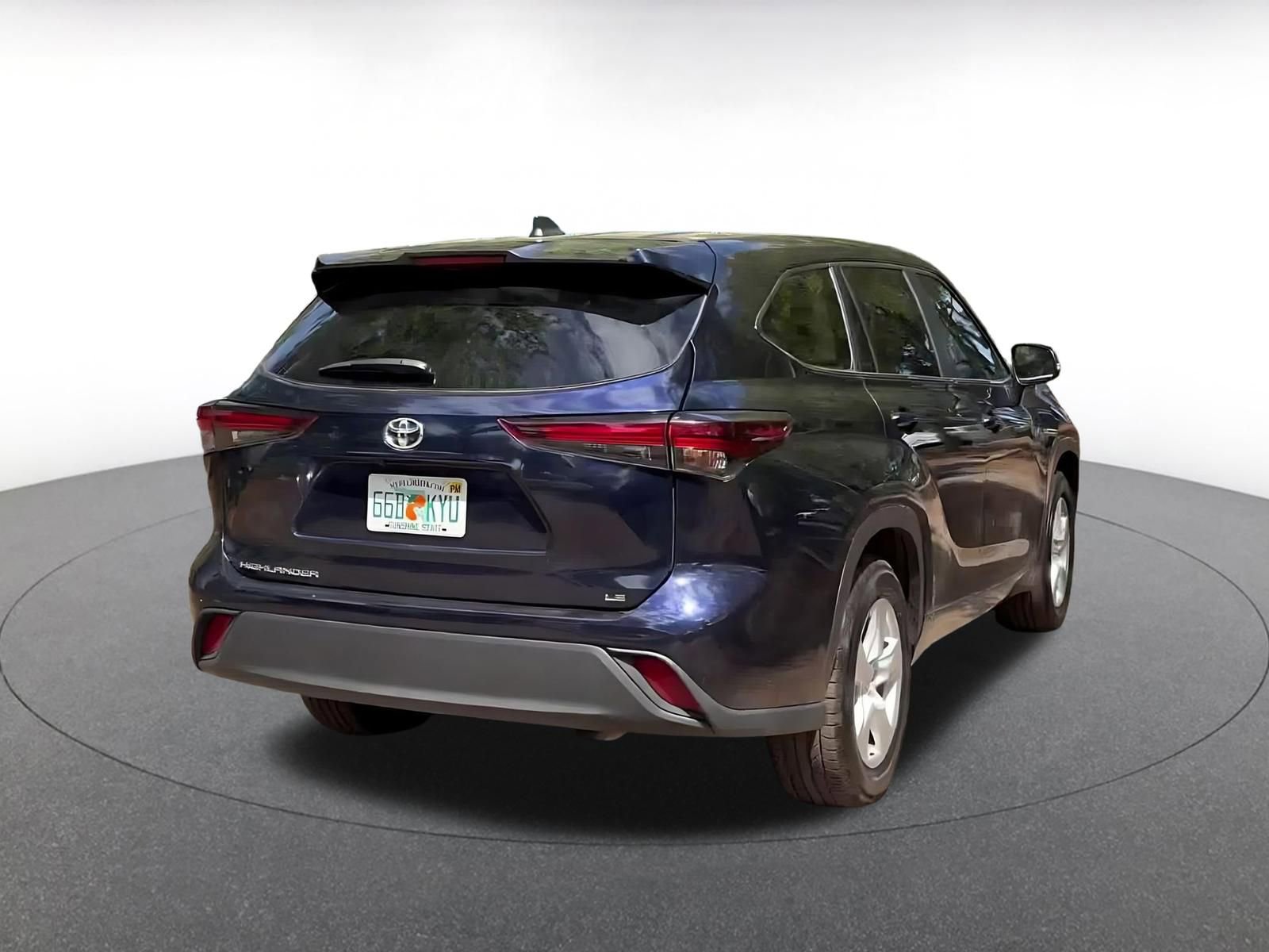 Used 2025 Toyota Highlander LE image 15