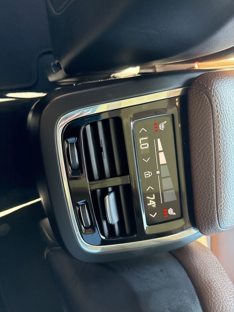 Used 2019 Volvo XC60 T5 Inscription image 46