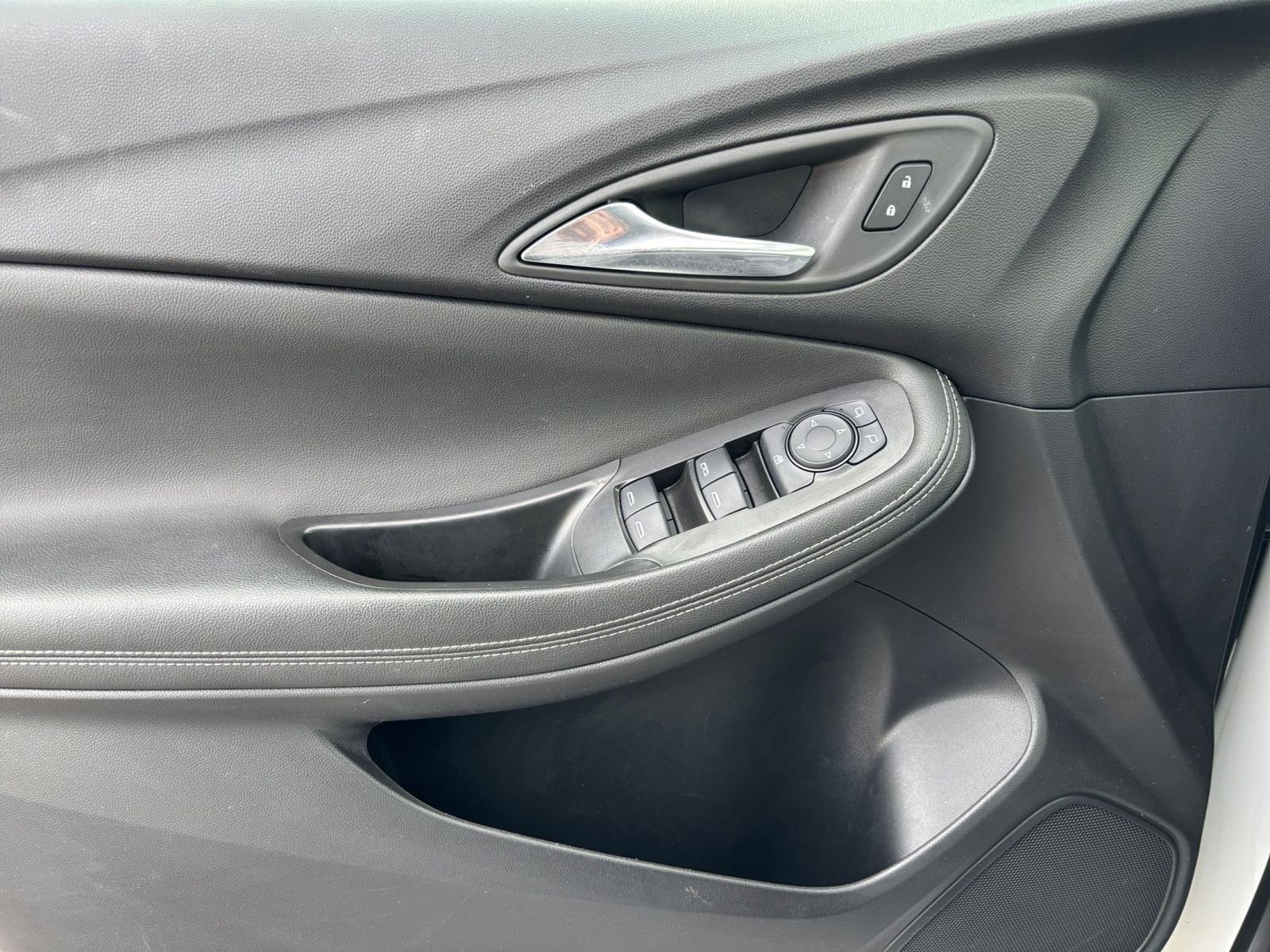 Used 2025 Buick Encore GX Preferred FWD image 18