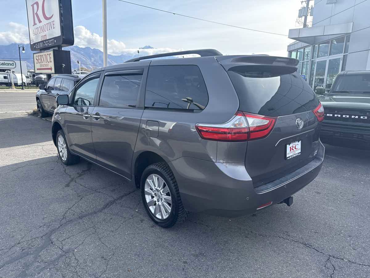 Used 2015 Toyota Sienna XLE image 8