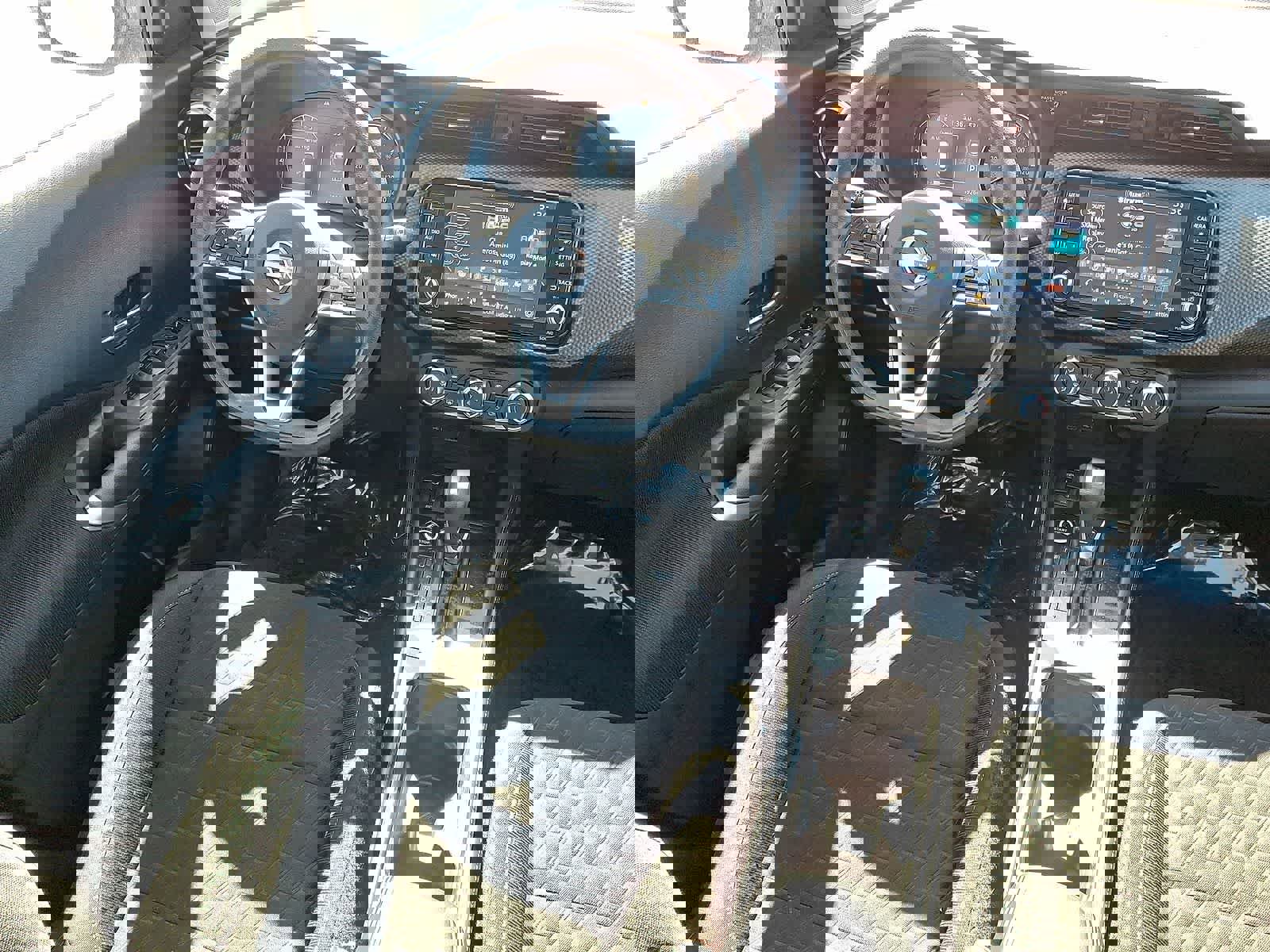 Used 2023 Nissan Kicks SV image 10