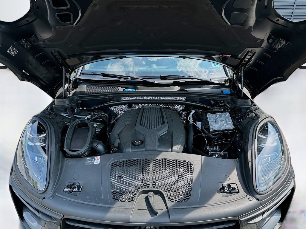 Certified 2026 Porsche Macan Turbo AWD/4WD image 32