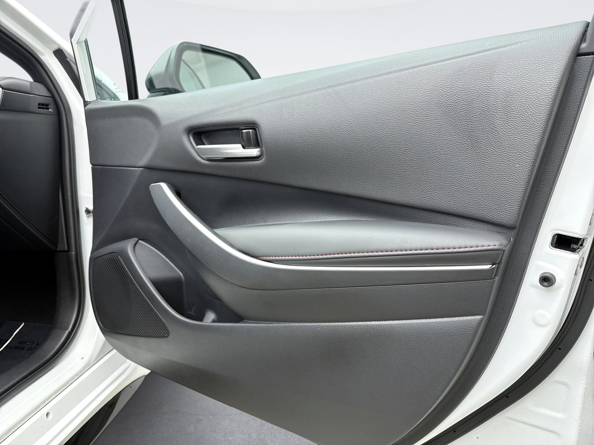 Used 2025 Toyota Corolla SE image 9