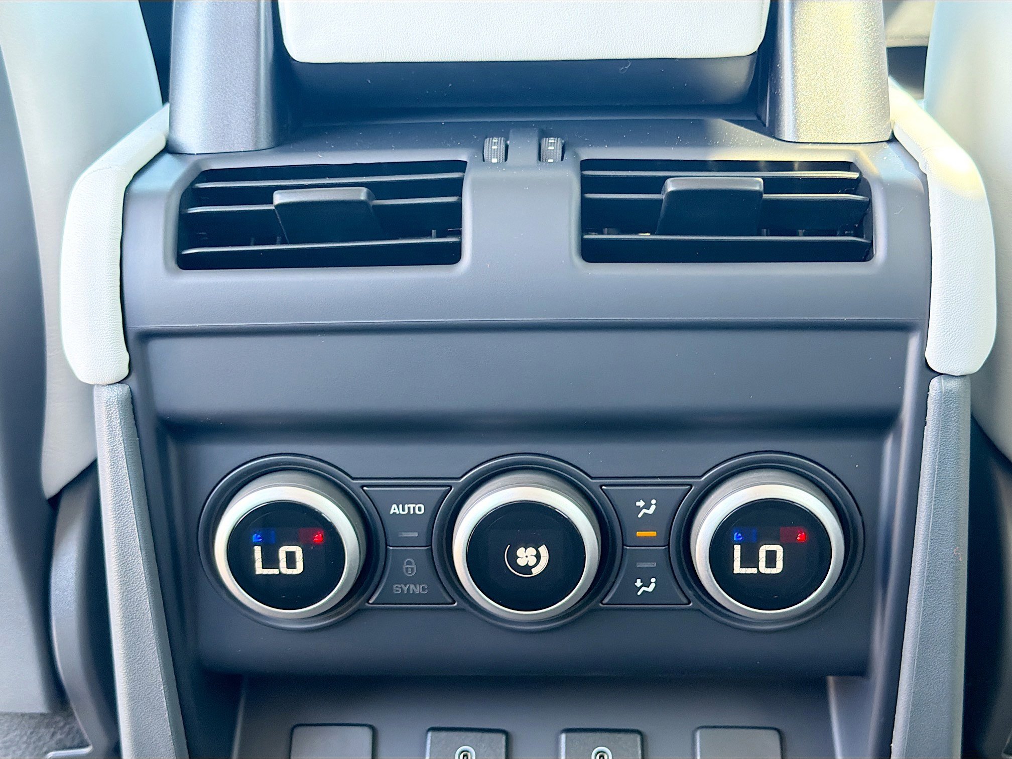 New 2026 Land Rover Defender 110 X-Dynamic SE AWD/4WD image 20