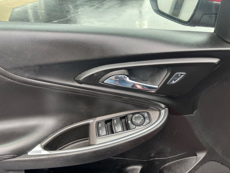 Used 2016 Chevrolet Malibu LT image 17