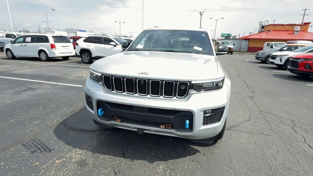 Used 2023 Jeep Grand Cherokee L Limited AWD/4WD image 3