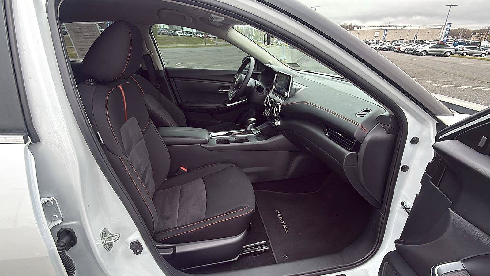 Used 2025 Nissan Sentra SR FWD image 17