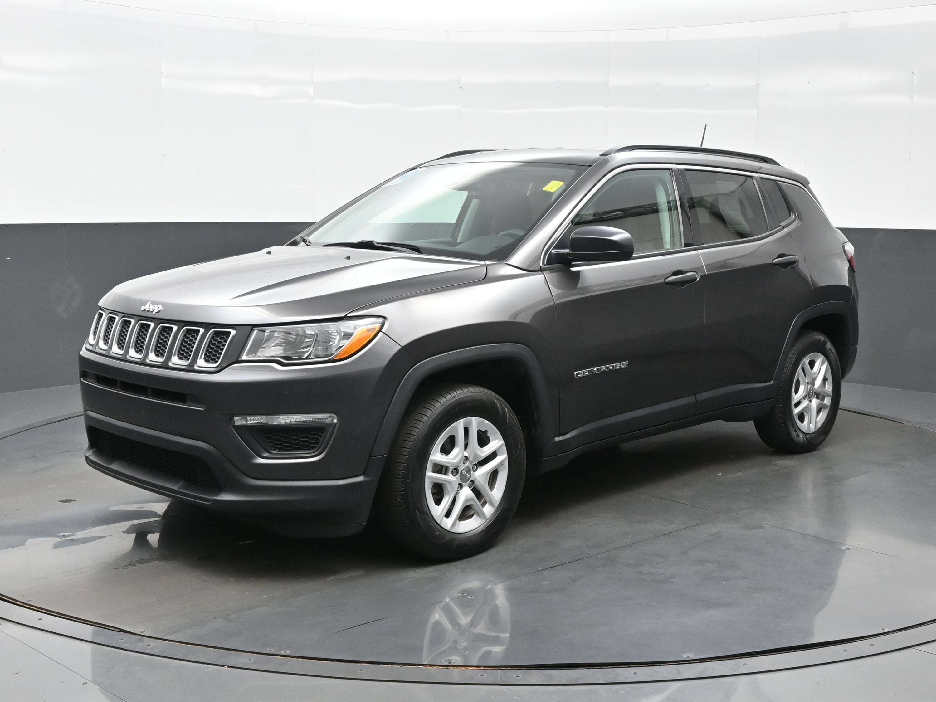 Used 2019 Jeep Compass Sport FWD image 2