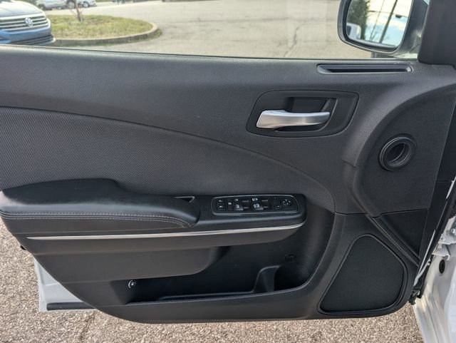 Used 2015 Dodge Charger SE w/ Power Sunroof Group image 9