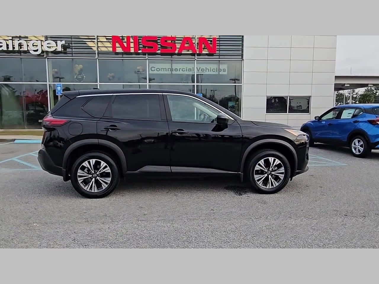 Used 2023 Nissan Rogue SV image 35