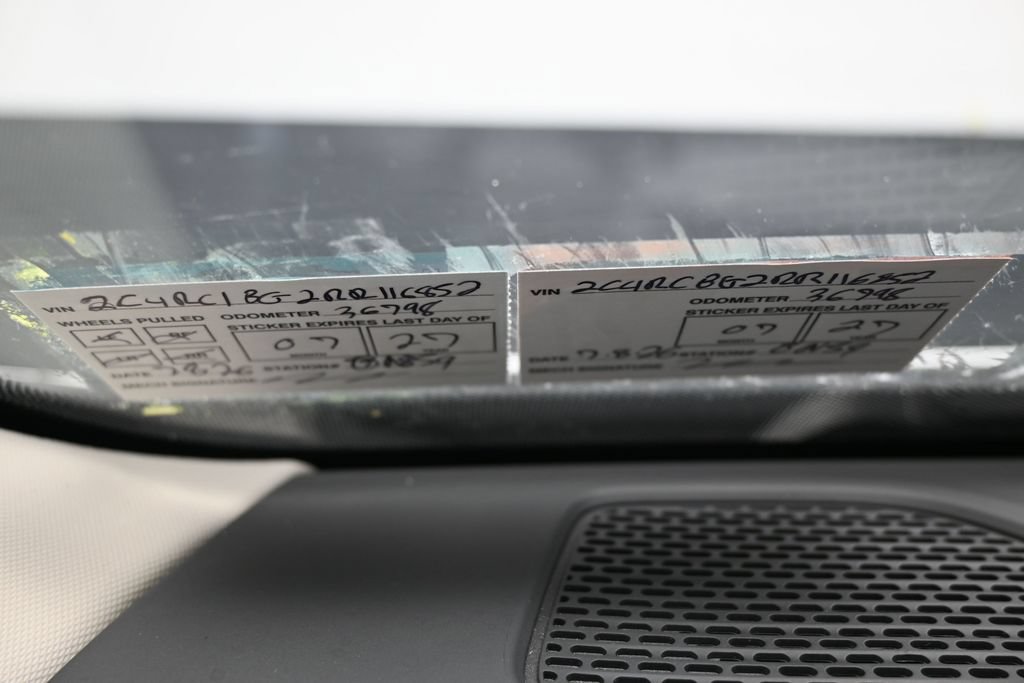 Used 2024 Chrysler Pacifica Touring-L FWD image 10