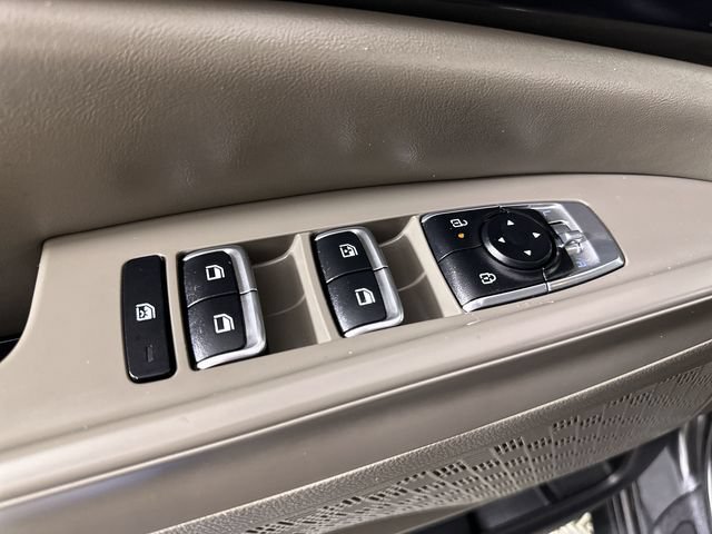 Used 2025 Kia Carnival FWD image 24