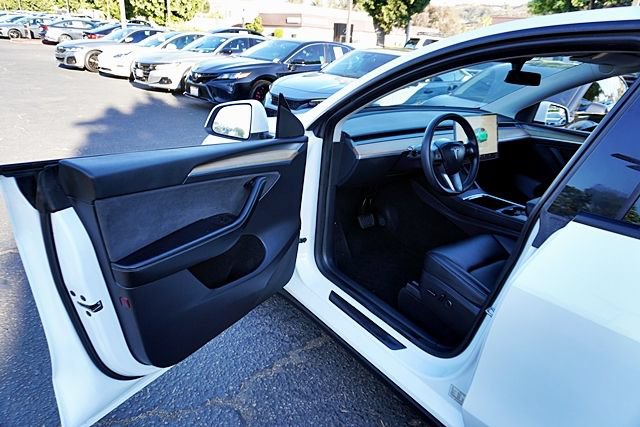 Used 2023 Tesla Model Y Long Range AWD/4WD image 45