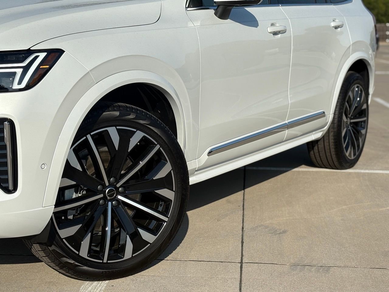 New 2026 Volvo XC90 B6 Plus w/ Protection Package Premier AWD/4WD image 8