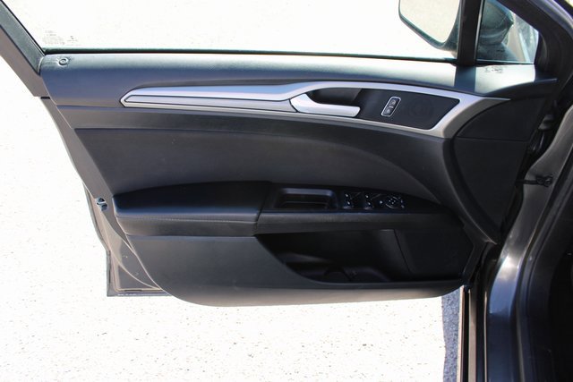 Used 2019 Ford Fusion SE image 11